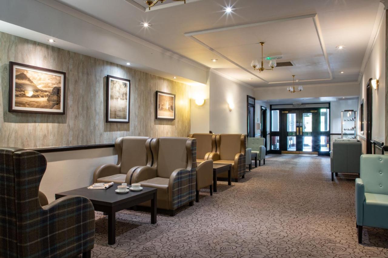 The Tarbet Hotel Exterior photo