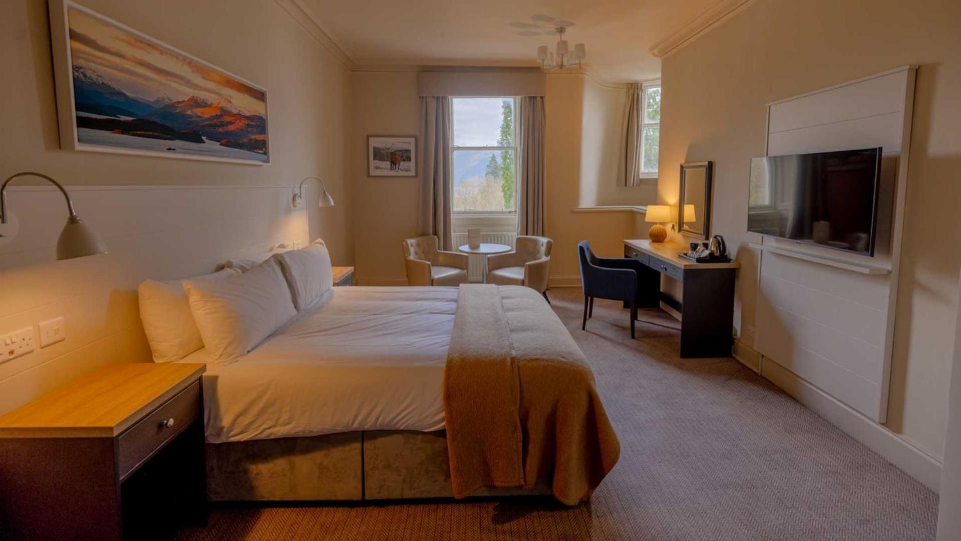 The Tarbet Hotel Exterior photo